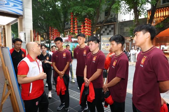 剧照《三块广告牌》导演马丁·麦克唐纳自编自导新作《伊尼希尔岛的女妖》首曝剧照，也将在今年威尼斯电影节首映